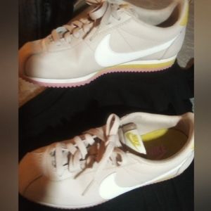Women's Nike classic Cortez shoes